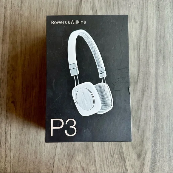 Bowers & Wilkins P3 Headphones - White and Gray - Picture 2 of 9